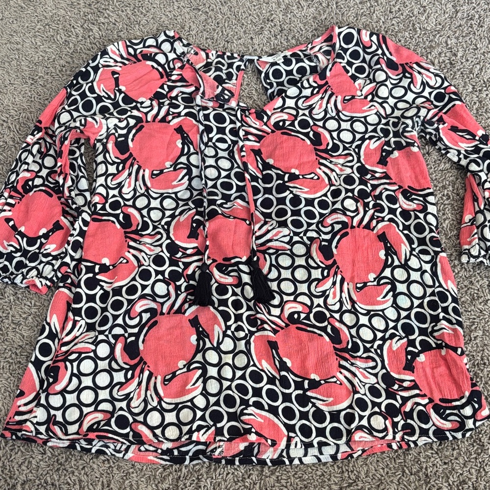 Crown and Ivy Crab Print Peasant Top in Coral and Navy